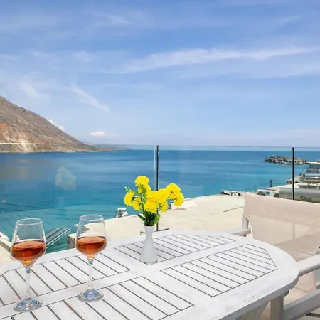 Molos Loutro